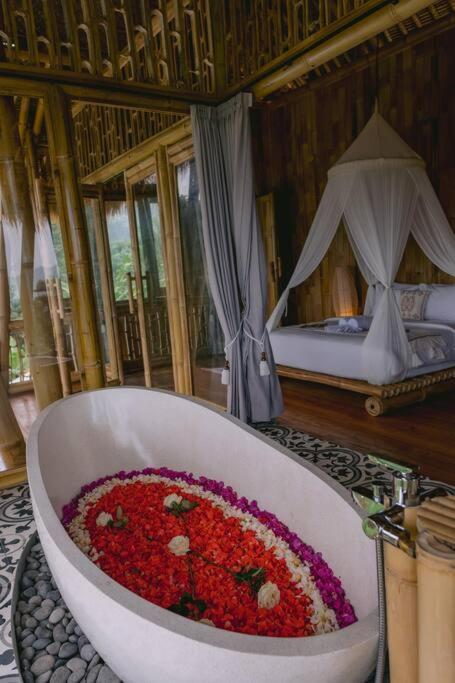 Makerti Bali~Bamboo House Villa Selat Buitenkant foto